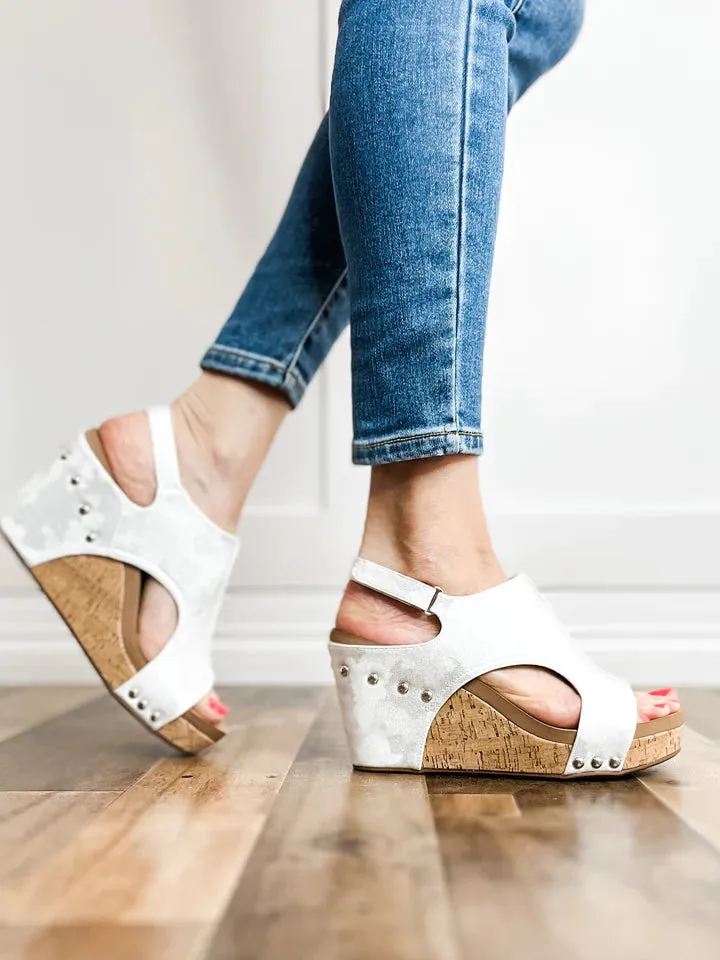 Carley Wedge • White Metallic